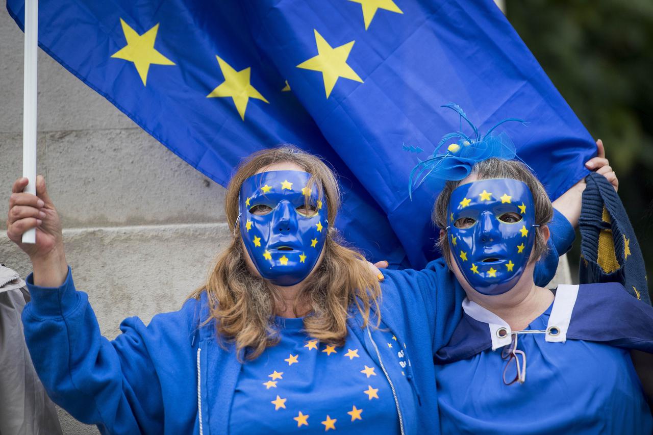 London: Prosvjed građana protiv Brexita ispred zgrade parlamenta