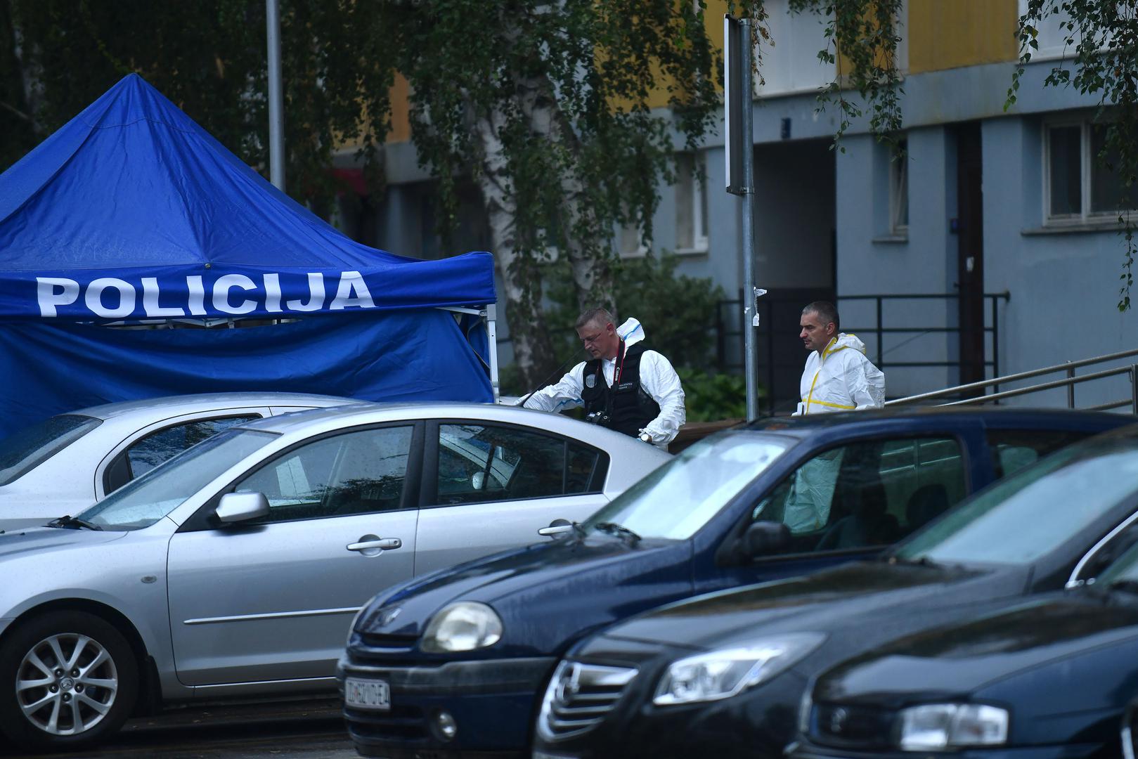 05.09.2024., Zagreb - U stambenoj zgradi u naselju Sopot u Novom Zagrebu policija je pronasla tijelo zenske osobe te je prema dosad utvrdjenim informacijama smrt posljedica kaznenog djela. Nedaleko mjesta dogadjaja u osobnom vozilu pronadjeno je tijelo muskarca koji je najvjerojatnije pocinio samoubojstvo a dovodi se u vezu s ubojstvom zenske osobe.  Photo: Josip Mikacic/PIXSELL