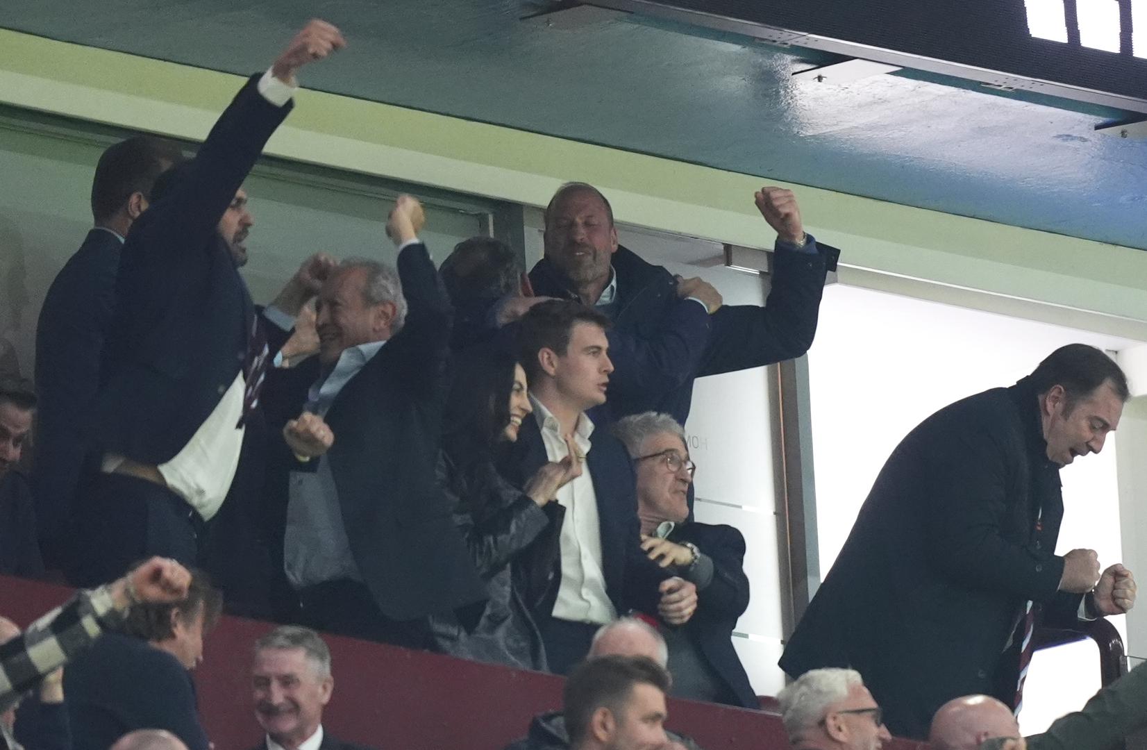 Princ William od Walesa, inače veliki i najpoznatiji navijač Ville, viđen je kako napeto prati utakmicu dok je Aston Villa pokušavala nadoknaditi zaostatak iz prve utakmice protiv Nottingham Foresta.