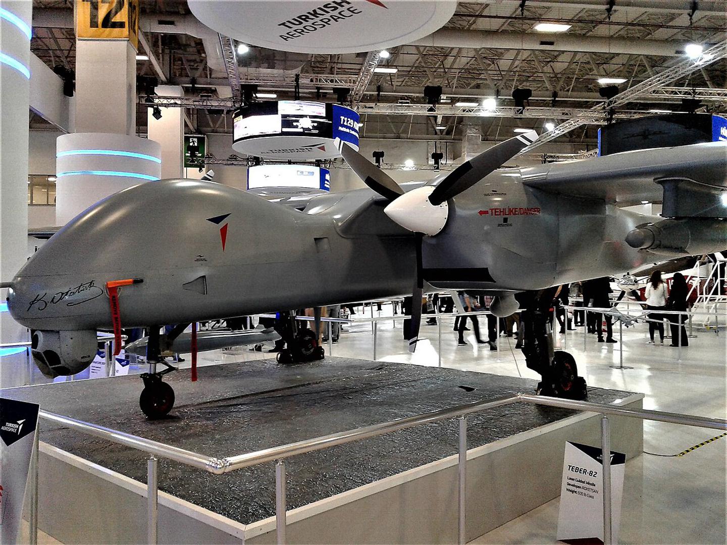 7. TAI Aksungur (Turska): Dvomotorni dron namijenjen višenamjenskim operacijama ima nosivost do 750 kilograma, a opremljen je naprednim senzorima. 