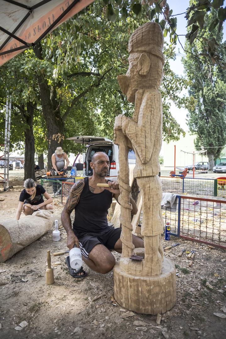Zvuk dlijeta i bata ponovno je ispunio poznati Park skulptura, gdje umjetnici iz debla slavonskog hrasta stvaraju skulpture koje ostaju trajni dio kulturne baštine mjesta