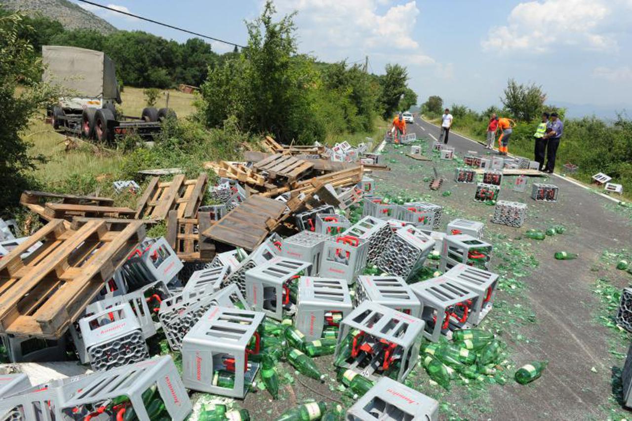 Prevrnuo se kamion (1)