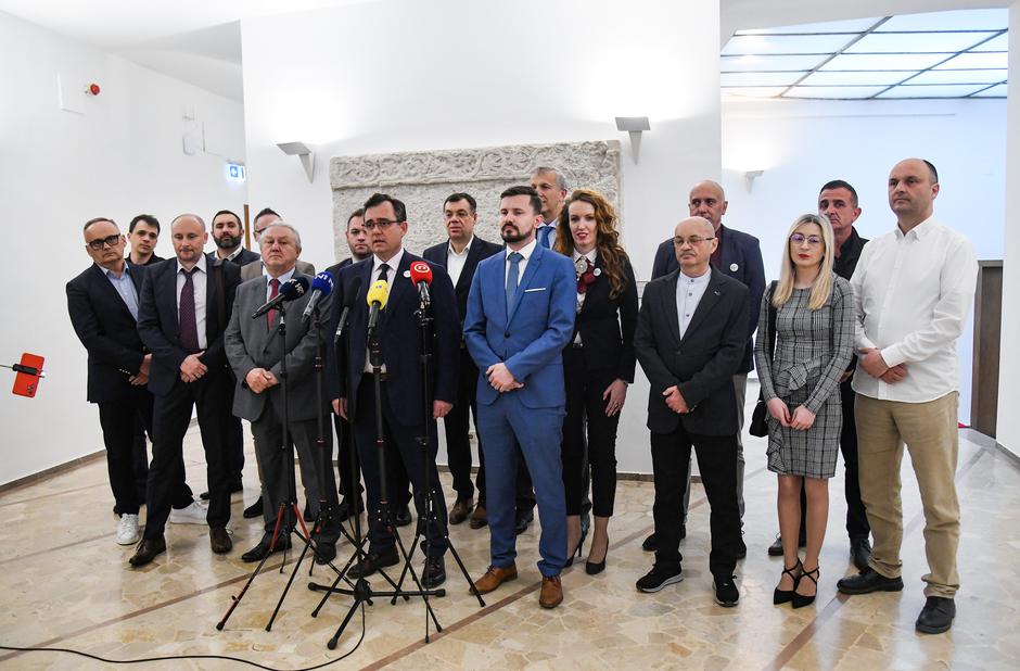 Zagreb: Fokus i Republika predali DIP-u liste za parlamentarne izbore