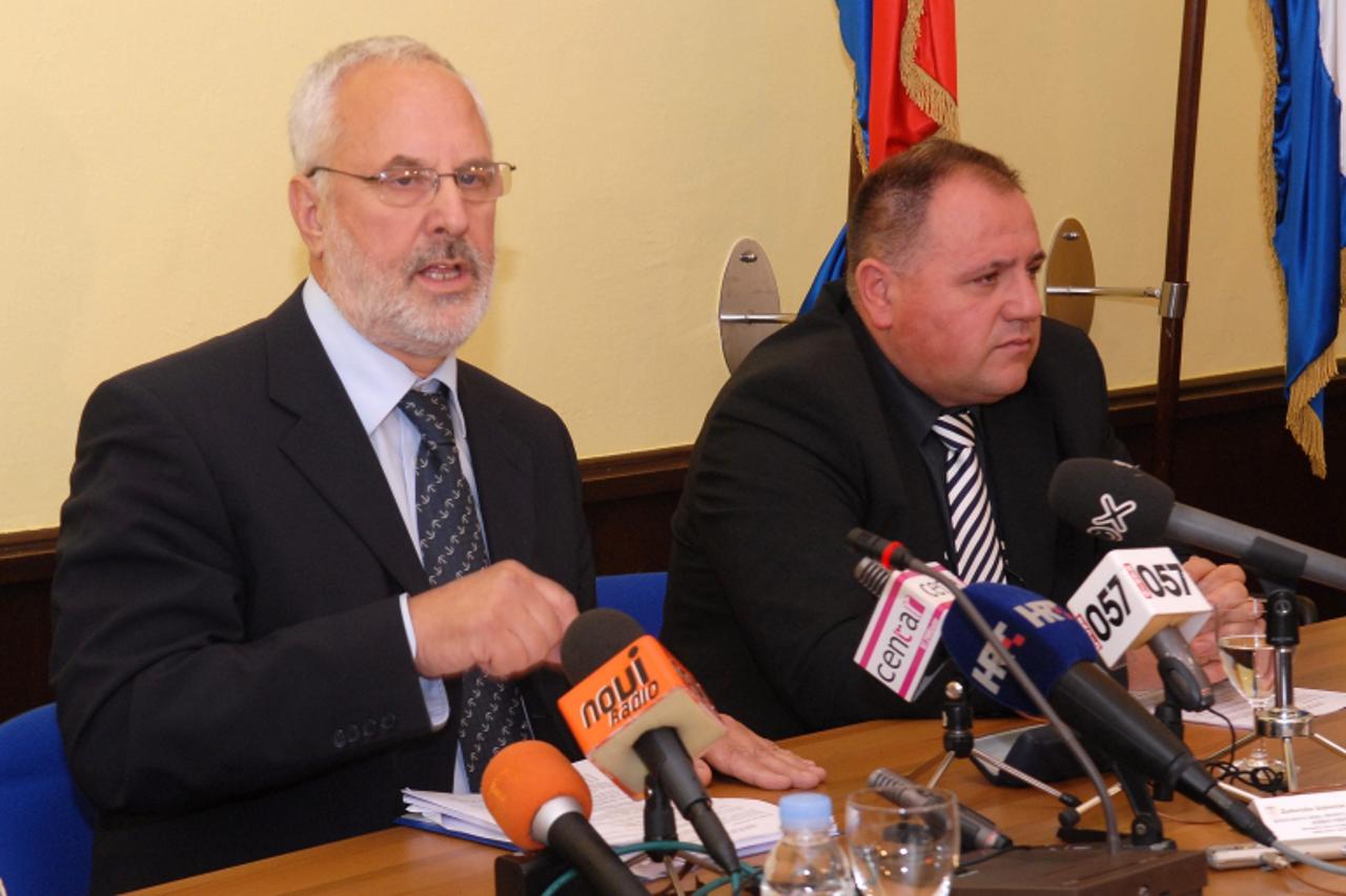 'ZADAR, 20.05.2010. Drzavni tajnik za more Mario Babic rasprava o sigurnosti oplovidbe povodom svj. dana pomorstva Photo: Dino Stanin/PIXSELL'