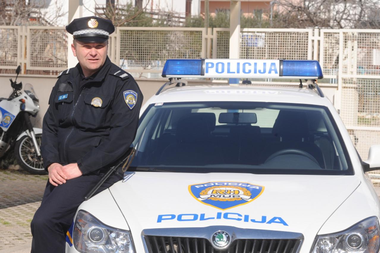'za dalmaciju....020310.....vodice Mario Miskovic-kontak policajac na otoku Murteru pokrenuo humanitarnu akciju za bolesnu 5-godisnjakinju iz obitelji Turcinov Photo: Hrvoje Jelavic/PIXSELL'