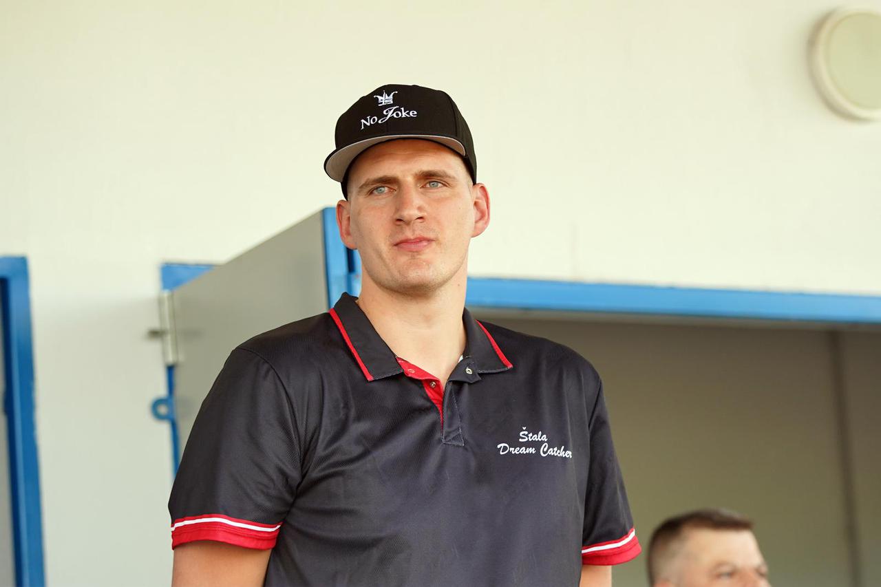 Sombor: Košarkaš Denver Nuggetsa Nikola  Jokić stigao je na utrku konja
