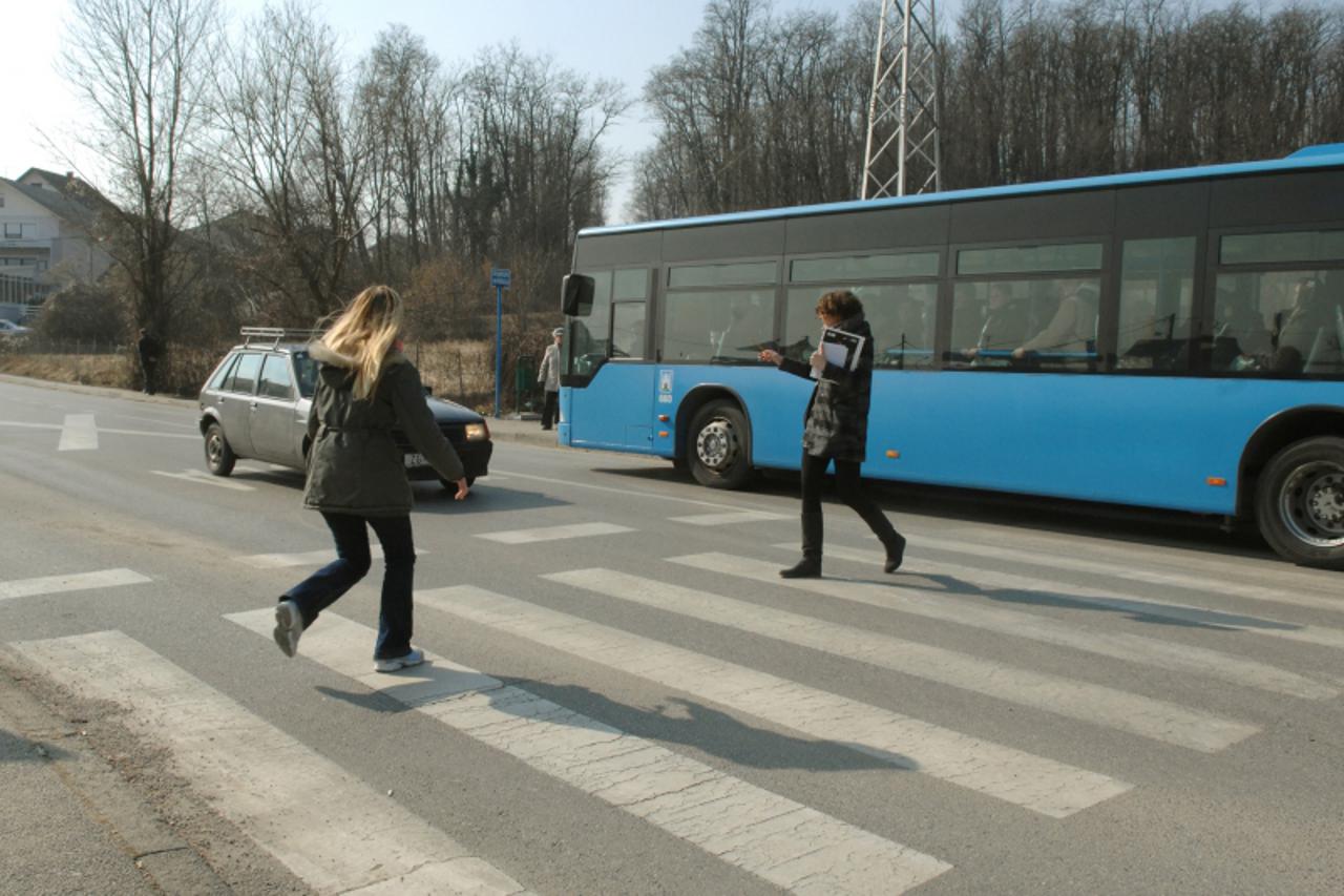 '24.02 2011. Zagreb-  krizanje pokraj O.S. Granesina na kojem je zbog prebrze voznje nastradalo troje djece u nekoliko dana'