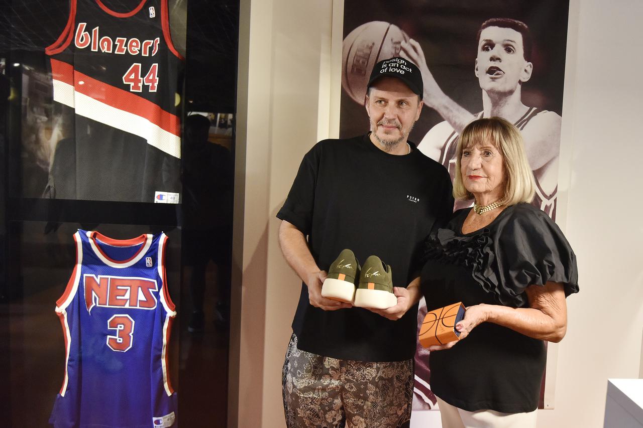 Šibenik: Predstavljanje ekskluzivnih P3TRO Legend tenisica i majica posvecenih Draženu Peztroviću