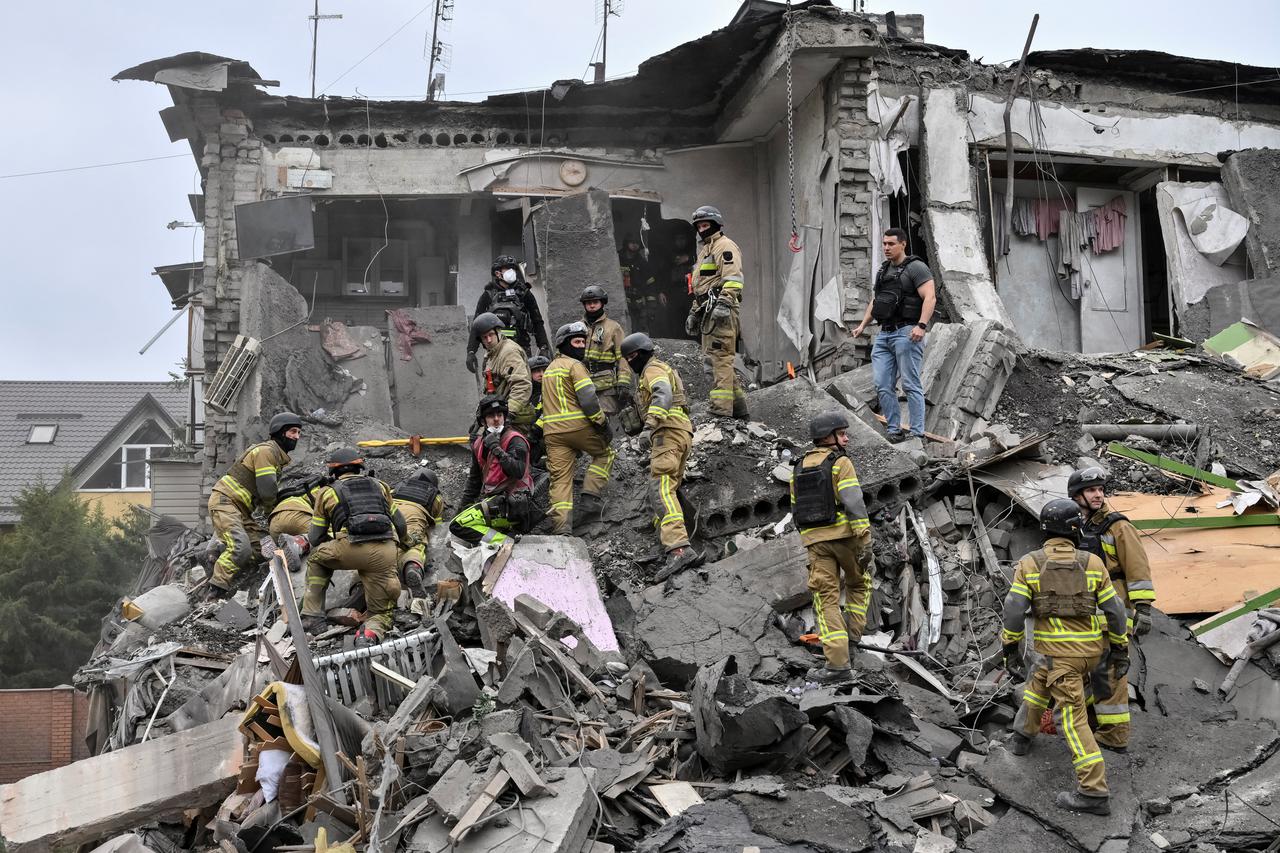 storyeditor/2026-10-12/2026-10-10T133052Z_429571011_RC2A0OAJ7LMI_RTRMADP_3_UKRAINE-CRISIS-ATTACK-ZAPORIZHZHIA.JPG