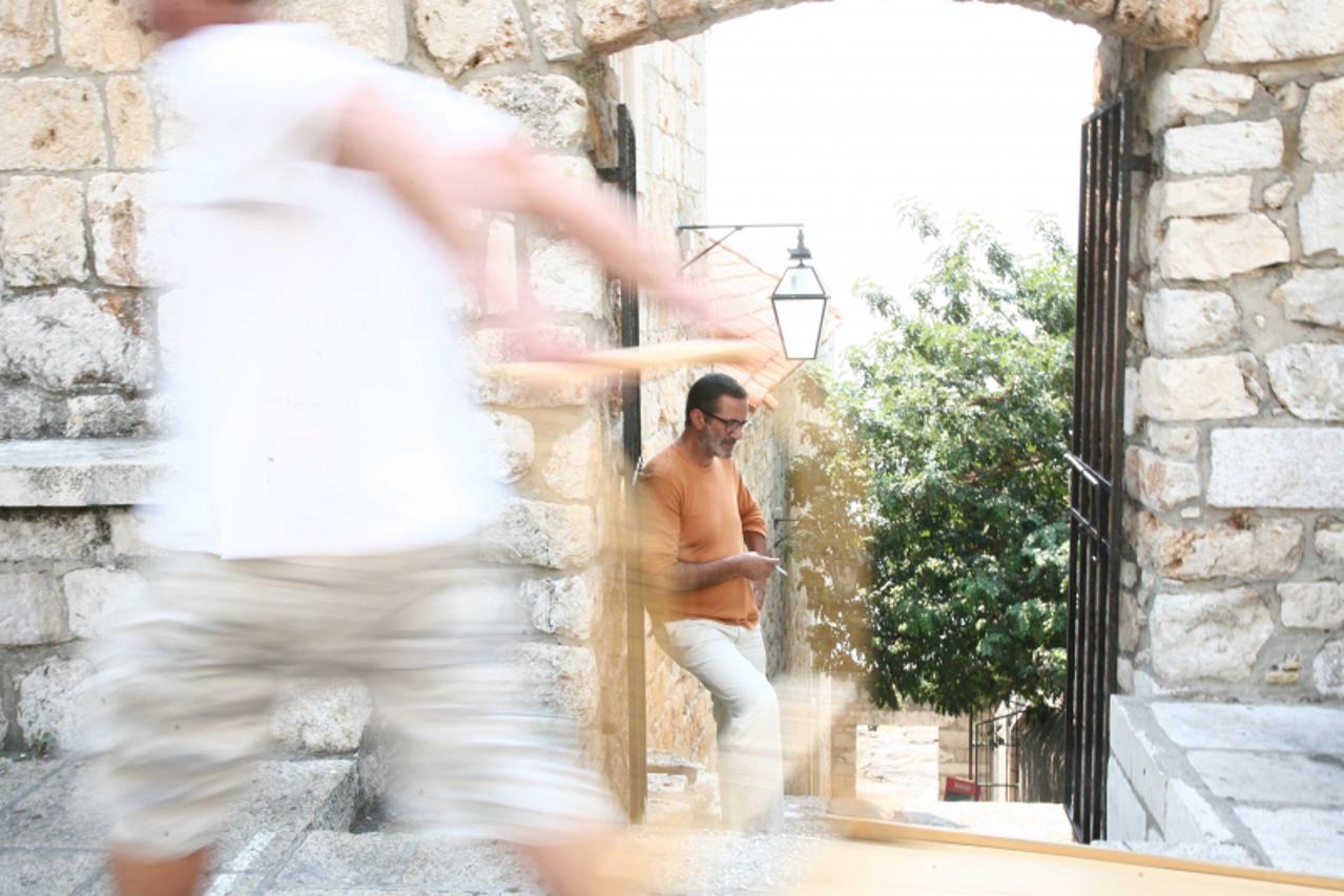 'Mara Bratos: Slaven Tolj,  s izlozbe u Galeriji Greta 14.01.2013.'