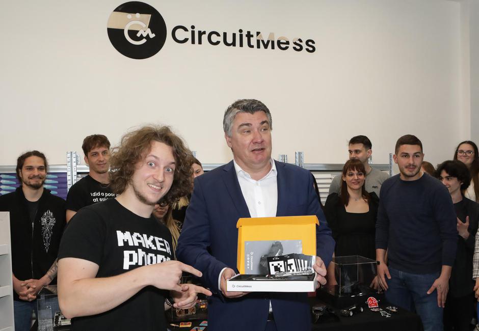 Zagreb: Predsjednik Milanović posjetio domaći start-up za STEM edukaciju "CircuitMess"