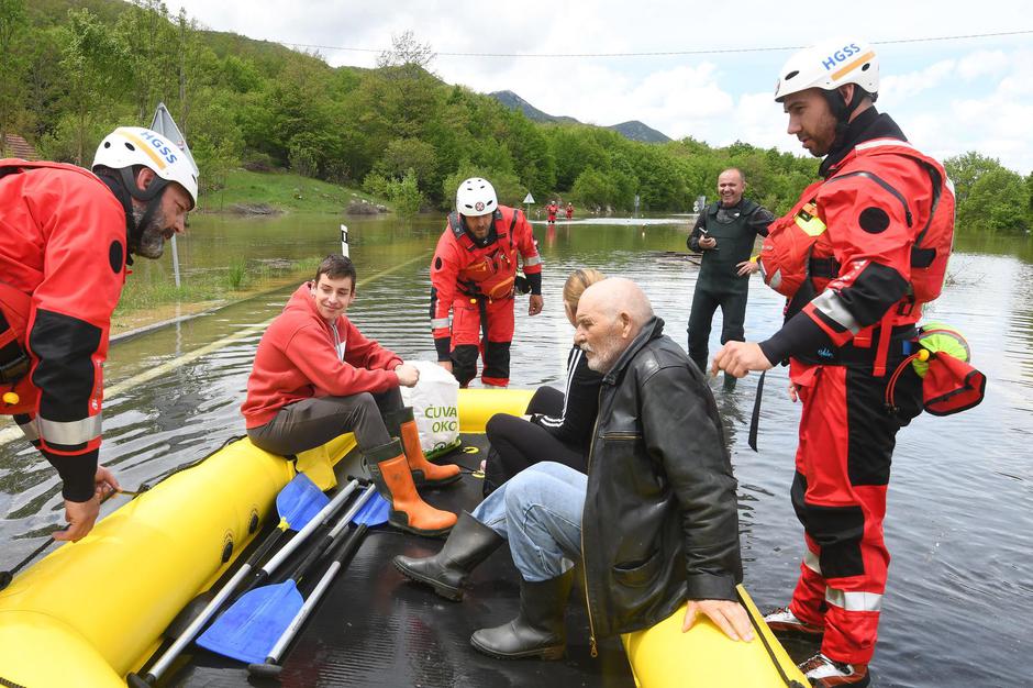 Gra?ac: HGSS-ovci evakuiraju gra?ane nakon izlijevanja rijeke Otu?e