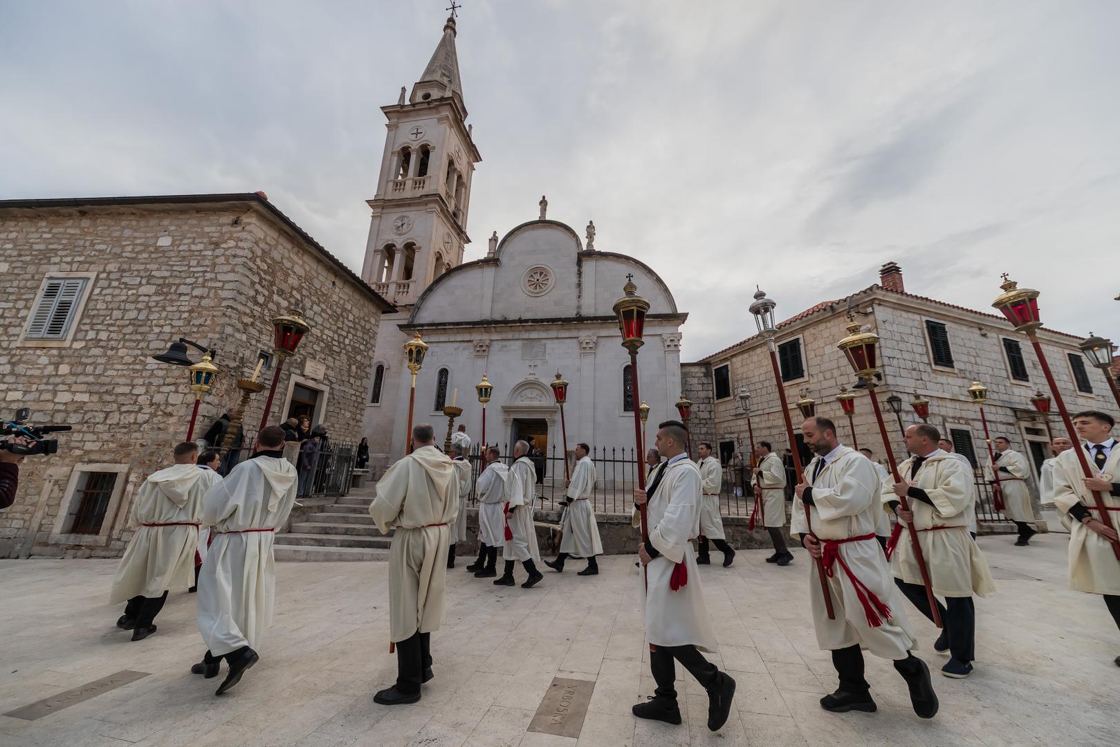 Kako ističu sudionici, procesija nije samo tradicija nego duboko proživljeni izraz vjere koji okuplja zajednicu i šalje poruku mira i zajedništva.

