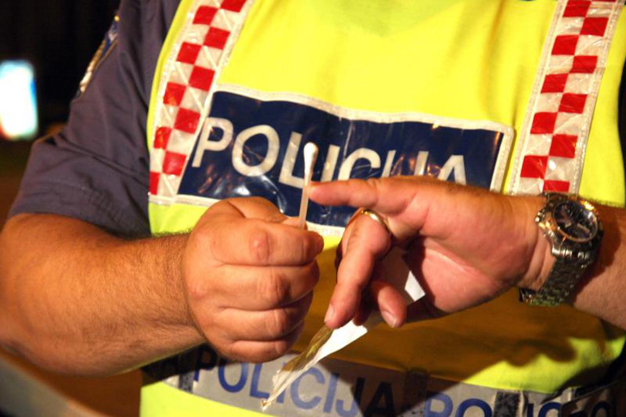 policija
