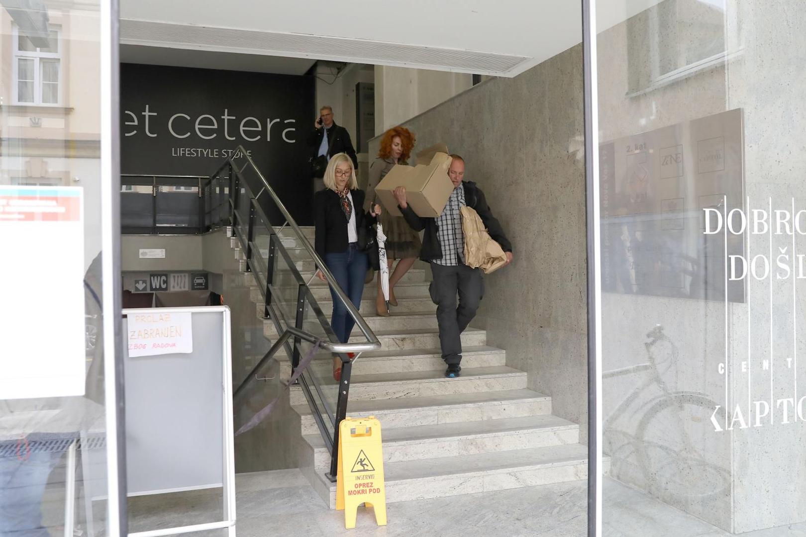 20.05.2020., Zagreb - Ana Karamarko izlazi u pratnji policije iz prostorija tvrtke Drimia. U ranim jutarnjim satima istrazitelji PNUSKOK-a su poceli pretrazivati poslovne prostore tvrtke Drimia Ane Karamarko, supruge bivseg potpredsjednika Vlade i bivseg celnika HDZ-a Tomislava Karamarka. Photo: Patrik Macek/PIXSELL