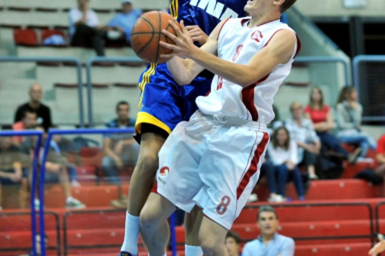 '22.09.2011., Zagreb - Kosarkaski centar Drazen Petrovic, Kup Drazena Petrovica. Finalna utakmica, juniori, KK Cedevita - KK Zagreb. Mario Hezonja, Antun Hrkac. Photo: Marko Lukunic/PIXSELL'