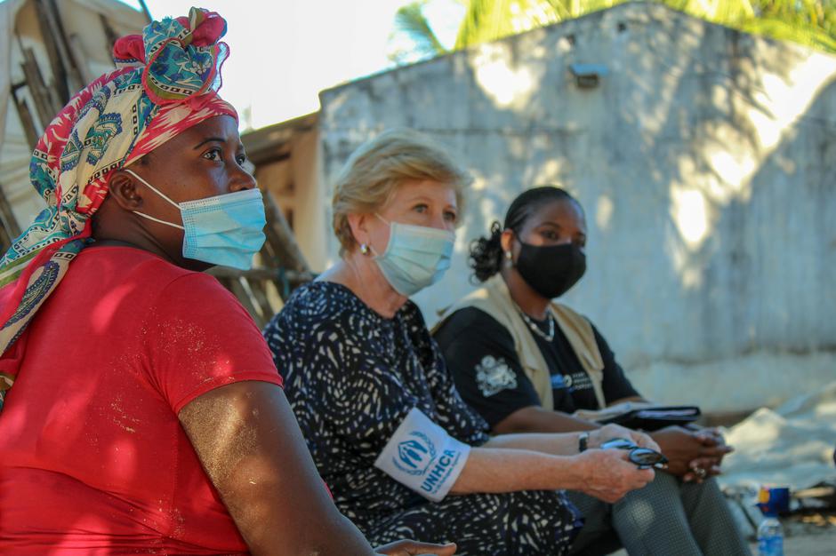 UNHCR's Assistant High Commissioner for Protection, Gillian Triggs, hosts a focus group with internally displaced people in the Josina Machel neighbourhood of Pemba