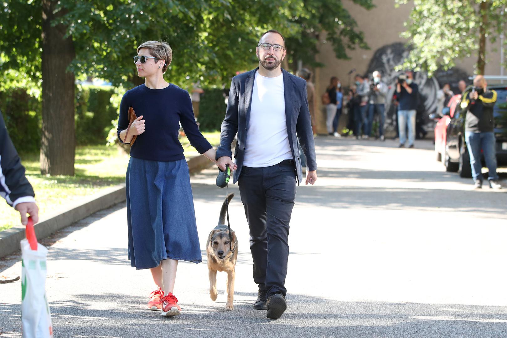 Par je također udomio psa Boška, s kojim provode slobodno vrijeme, uživajući u mirnim trenucima izvan žiže medijske pozornosti.