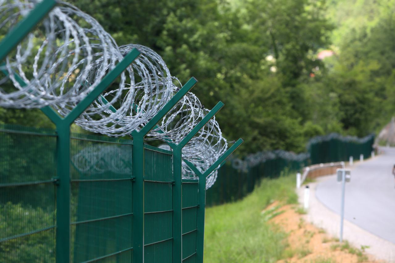 Bosiljevo: Razgovor s mještanima o žilet žici koja se nalazi duž granice