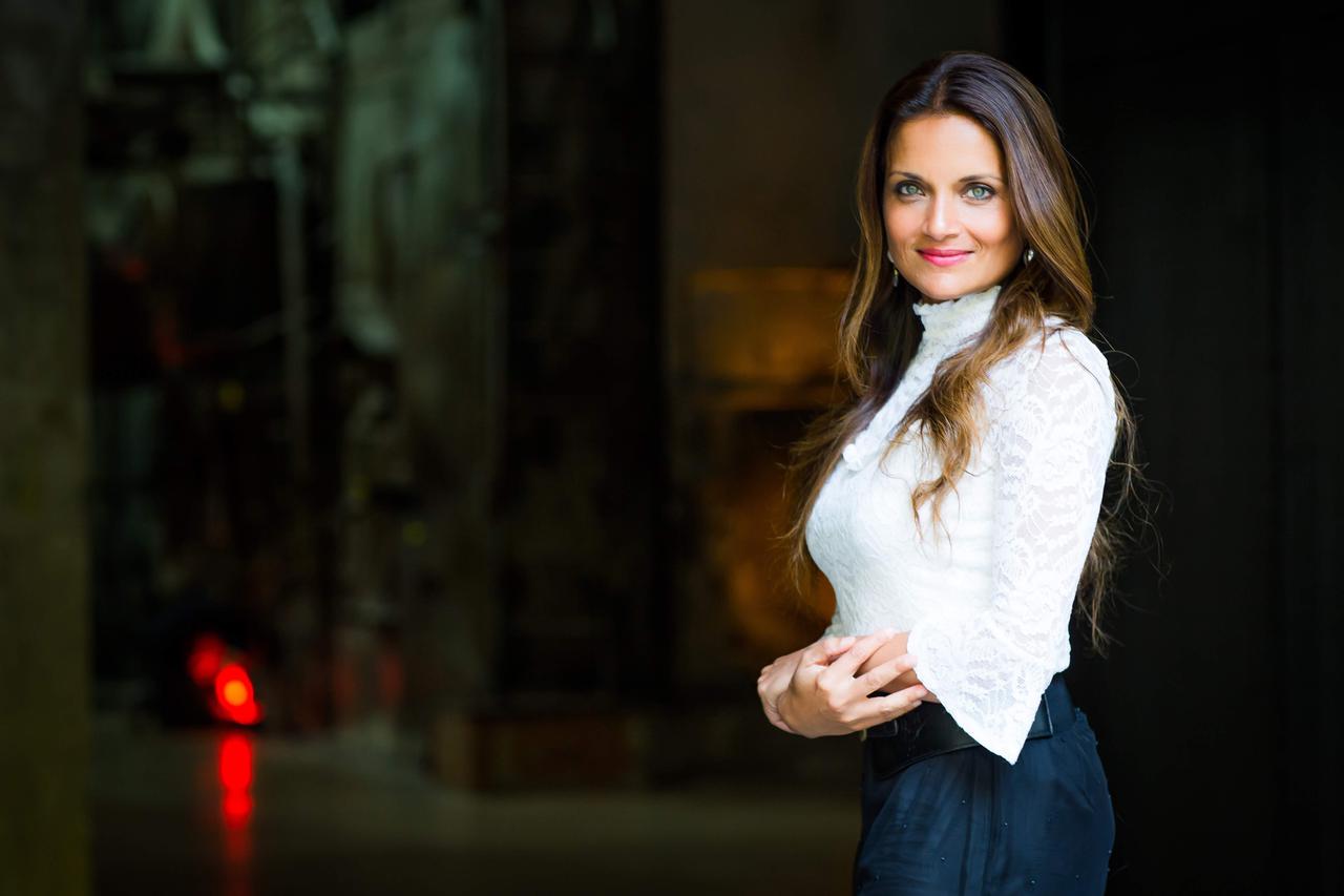 Dr. Shefali Tsabary