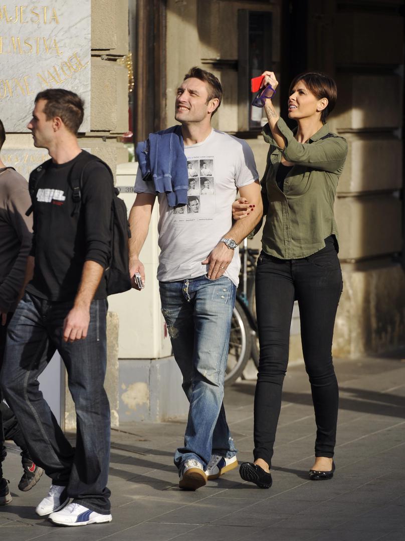 28.10.2013., Zagreb - Robert i Anica Kovac uzivali u setnji gradom na prekrasan jesenski dan. "nPhoto: Marko Lukunic/PIXSELL