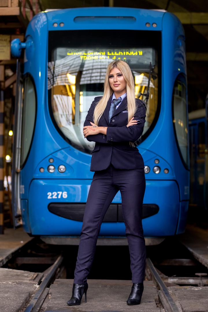 Kad je riječ o izazovima u prometu, istaknula je da joj najviše poteškoća zadaju biciklisti koji ne poštuju prednost tramvaja. 