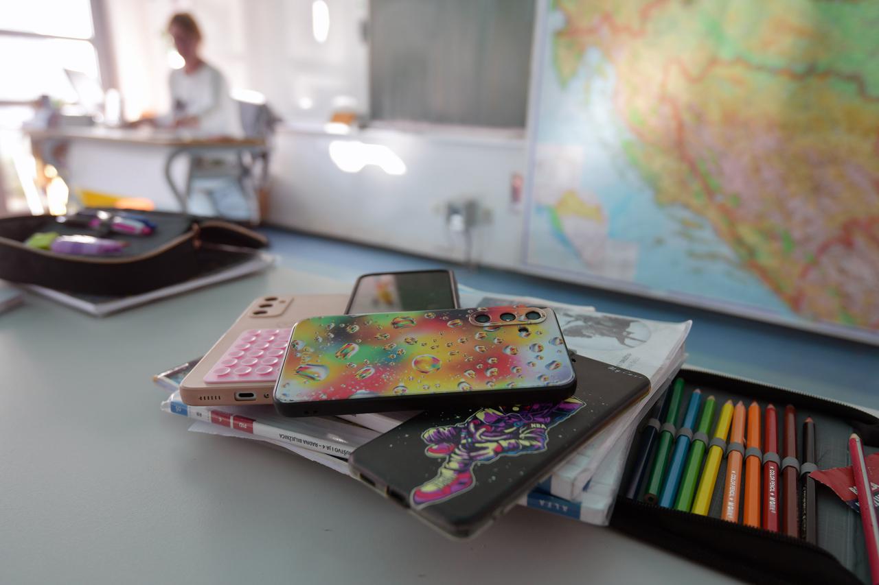 Šibenik: Uskoro bi mogla stupiti na snagu odluka o zabrani mobitela u školama