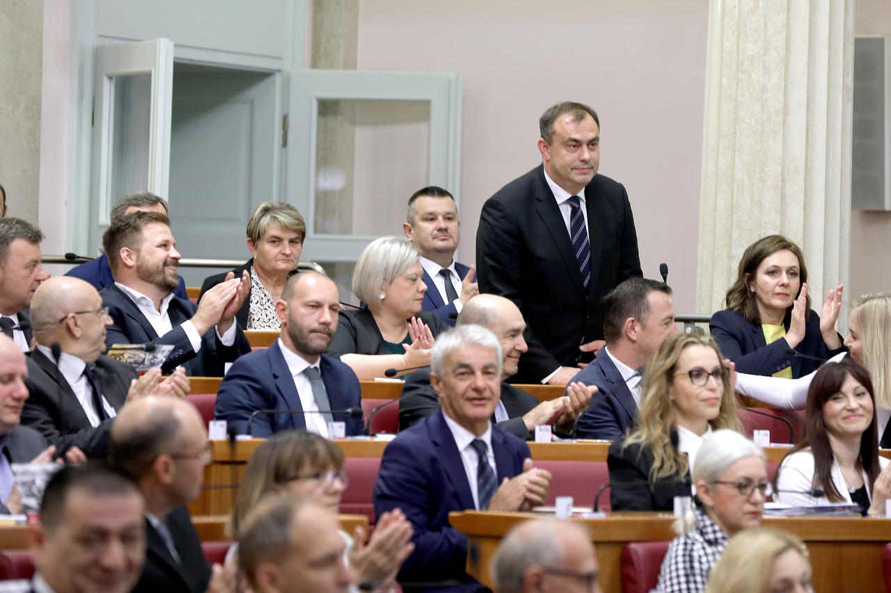 Zagreb: U Saboru prisegnuo novi zastupnik Zoran Gregurović,  gradonačelnik Krapine iz redova HDZ-a