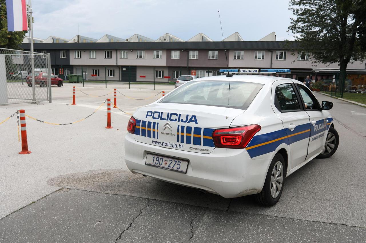 Zagreb: Policijsko vozilo na Žitnjaku gdje je došlo do pucnjave