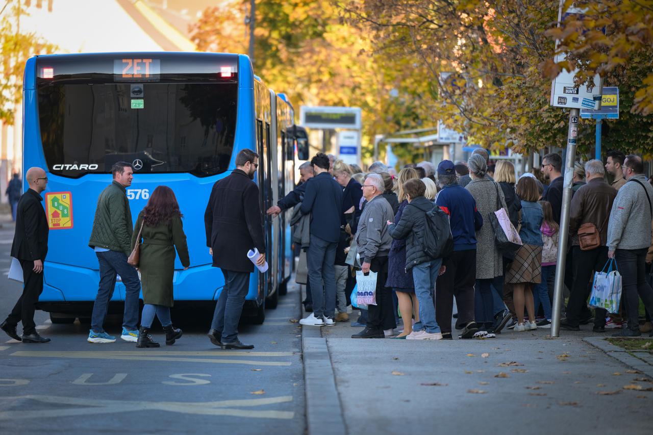 Zagreb: Stvaraju se gužve na autobusnim linijama prema gradskim grobljima