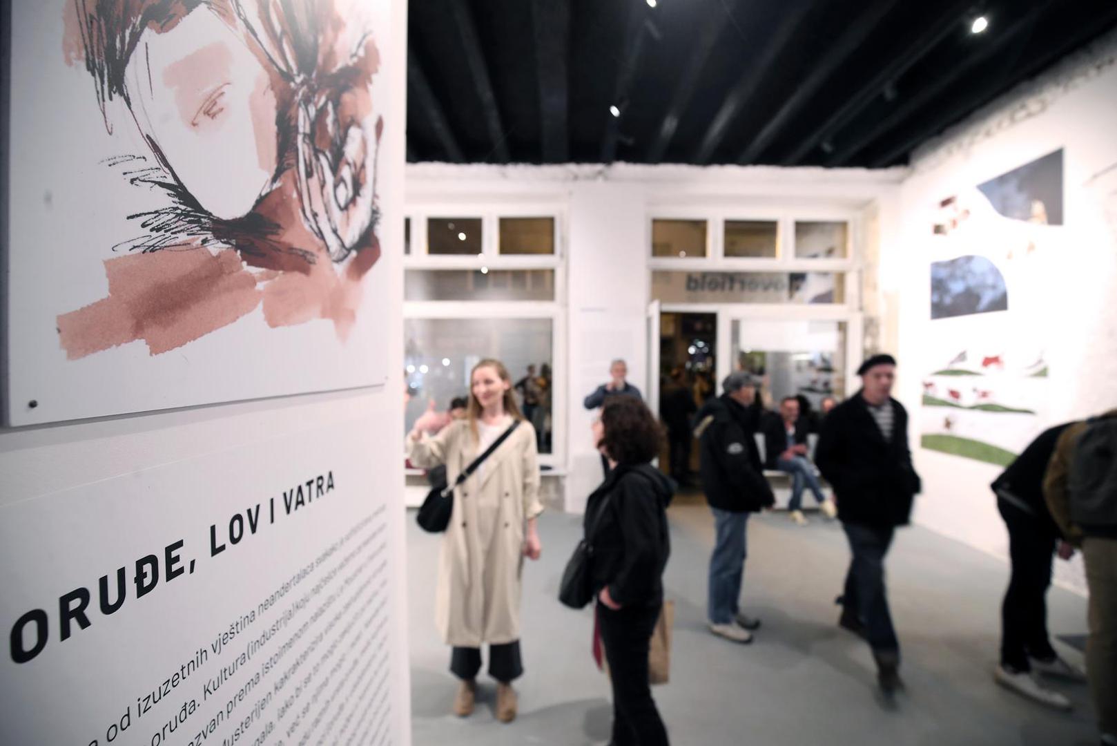 14.04.2022., Zagreb - Pod Zidom 12, galerija Cloverfeild. Otvaranje izlozbe Neandretalci. Zamjenik glavnog urednika Vecernjeg lista Mislav Simatovic zavrsnim je govorom sluzbeno proglasio izlozbu otvorenom.  Photo: Sanjin Strukic/PIXSELL