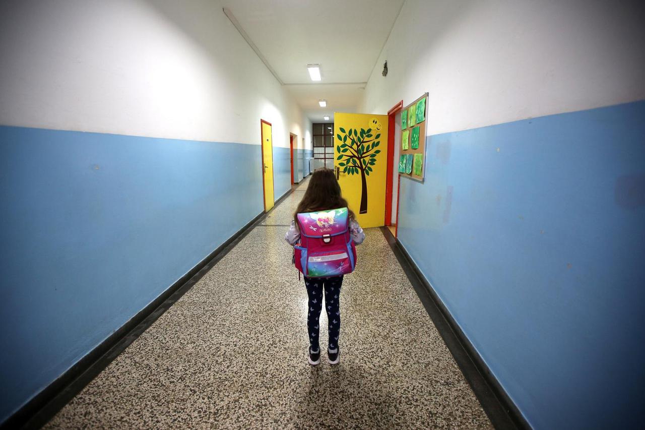Šibenik: Škole nakon mjesec i pol otovorile svoja vrata, mali odaziv učenika