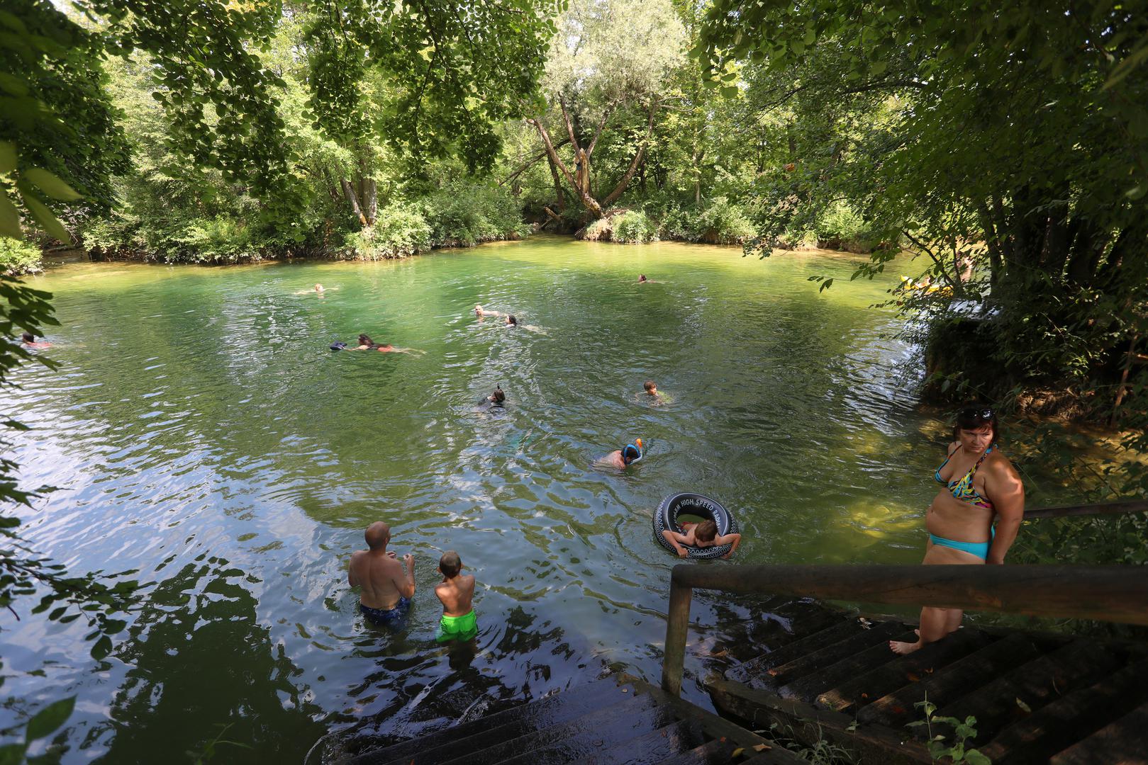 11.08.2021., Duga Resa - Autokamp Slapic na rijeci Mreznici u Belavicima popunjen je stranim i domacim turistima. Osim gostima iz Skandinavskih zemalja Nizozemske, Svedske, Njemacke i Austrije rijeka Mreznica sve je popularnija i medu Hrvatima ljetuju u ovom kampu.Photo: Kristina Stedul Fabac/PIXSELL