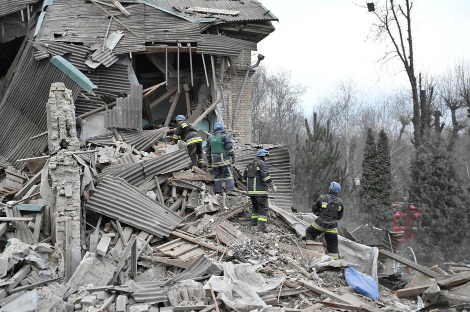 Russian missile attack on hospital in Vilniansk