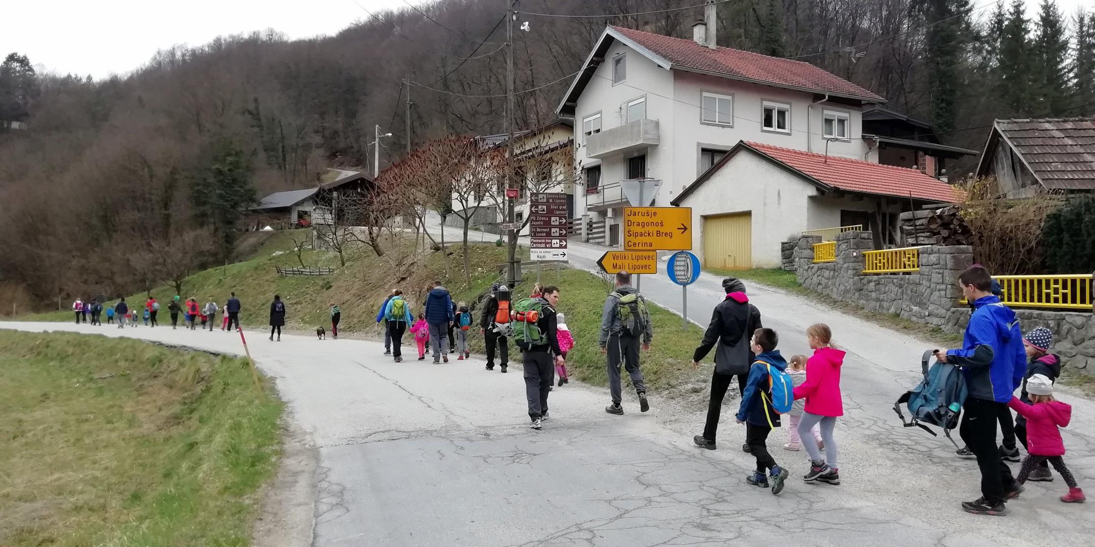 U sekciju Mali planinari društvo nastoji privući nove entuzijaste u pokoravanju vrhova Samoborskog gorja