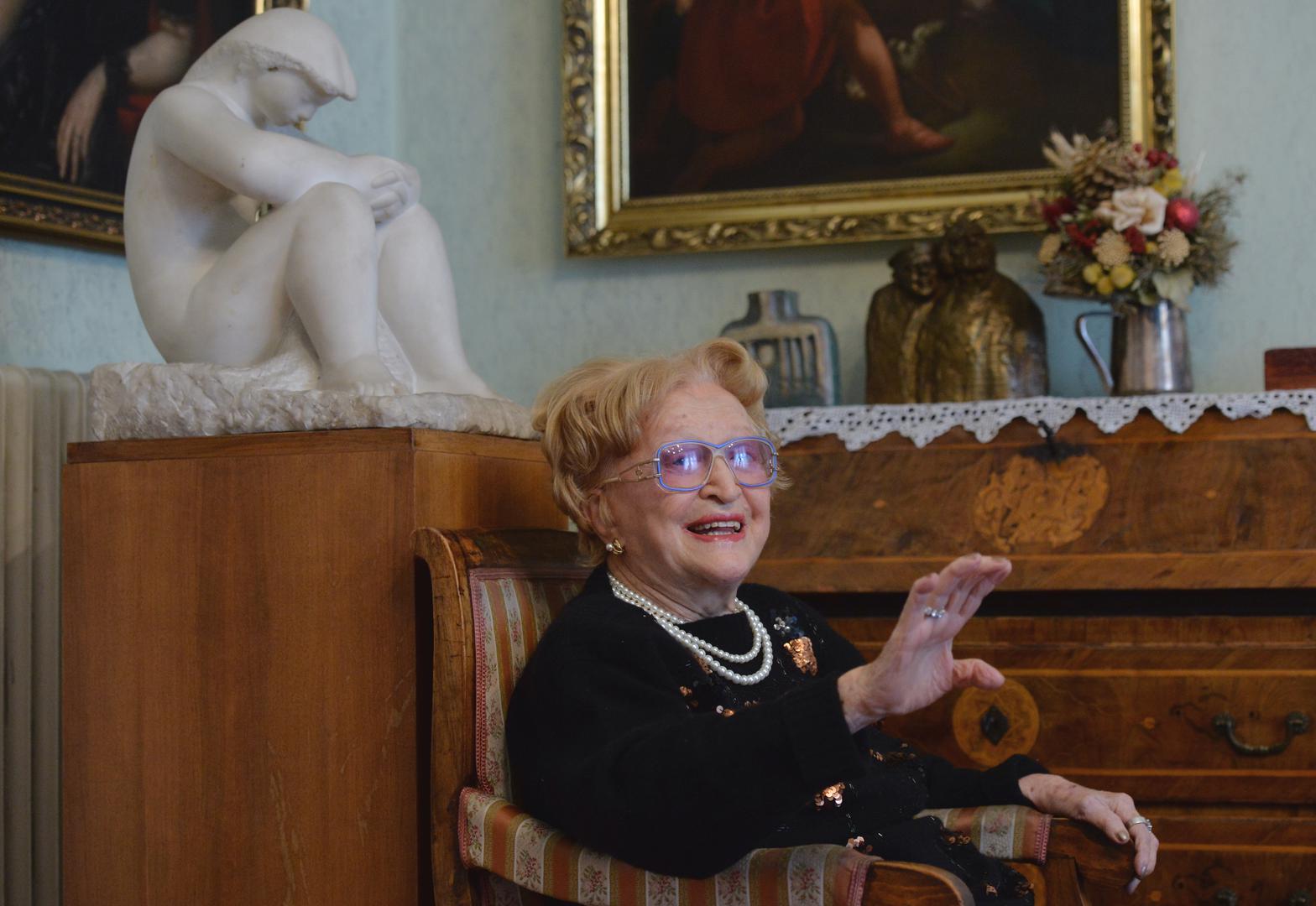 Kasnije se vratila u Zagreb i postala medijska ikona. Pisala je kolumne, objavila deset knjiga i otvoreno govorila o ljubavi, seksu i odnosima.