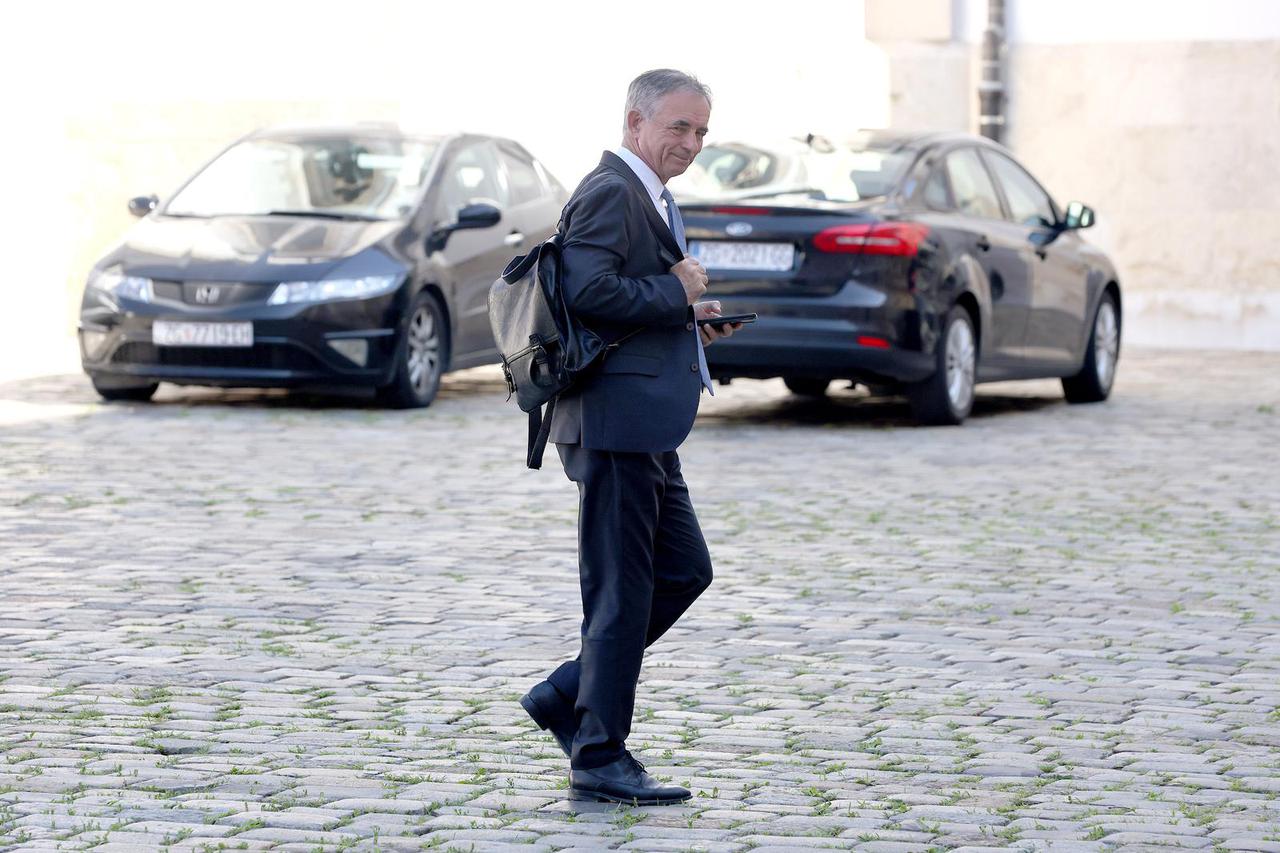 Zagreb:  Milorad Pupovac dolazi u Sabor