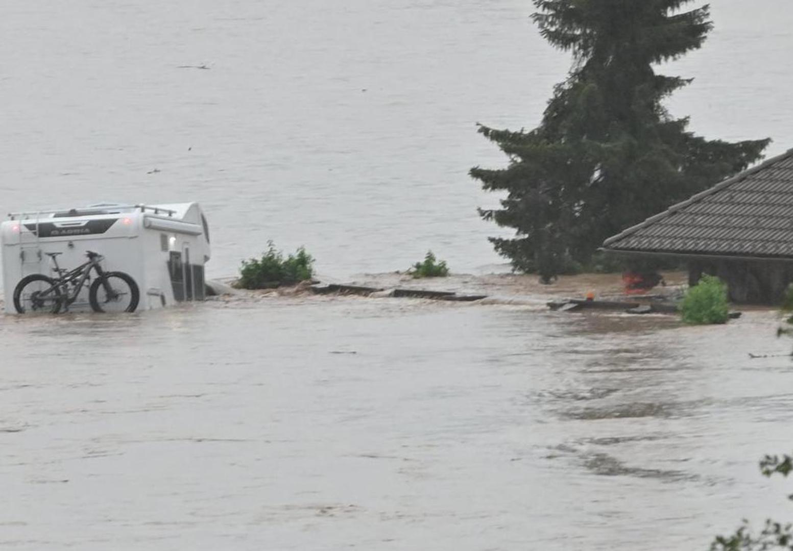 04.08.2023.Sora kod Medvode, Ljubljana - Veliko nevrijeme poharalo Sloveniju, bujica nosila automobile, potpljena su brojna mjesta  Photo: Ziga Zivulovic jr./F.A. BOBO