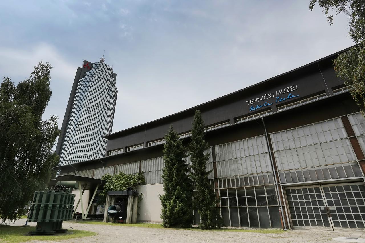 Zagreb: Novi natpis Nikola Tesla na zgradi Tehni?kog muzeja