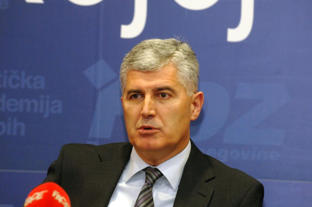 'bih...mostar...18.01.2013...hdz bih, tiskovna, dragan covic foto: zoran grizelj vecernji list'