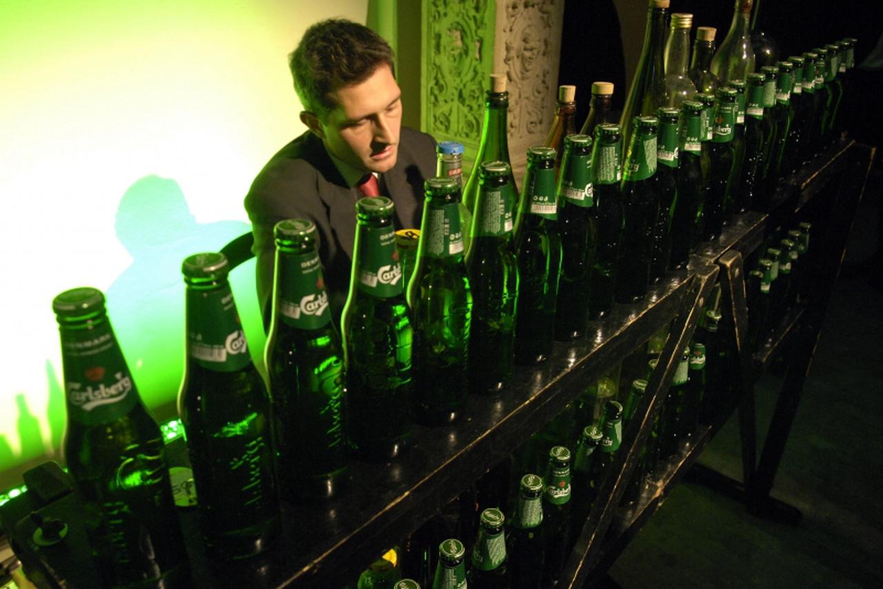 \'za gradsku.....07. 11. 2007. muzej za umjetnost i obrt/ 160 godina carlsberg piva snimio: zeljko hladika\'