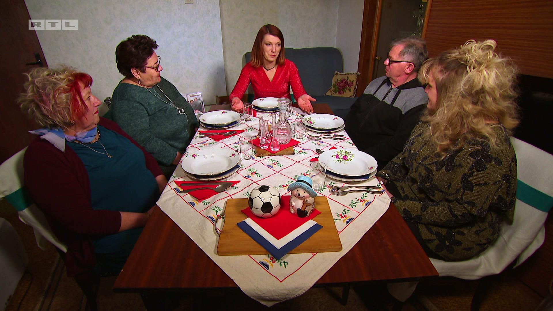 Gosti su stigli domaćici odlično raspoloženi, a ekipa se ovaj put odmah smjestila za stol gdje su prije predjela nazdravili prigodnim aperitivom. Domaćica je poslužila predjelo uz koje je poslužila i grah salatu. Danici se predjelo nije svidjelo jer ne voli vrganje pa je jela grah salatu, ali ostali gosti su bili i više nego zadovoljni. „Okus predjela bio je iznenađujuće dobar“, rekla je Đurđica, a Biserka čak uzela još koliko joj je bilo ukusno.