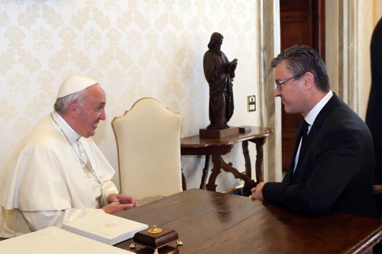 tihomir orešković, papa franjo