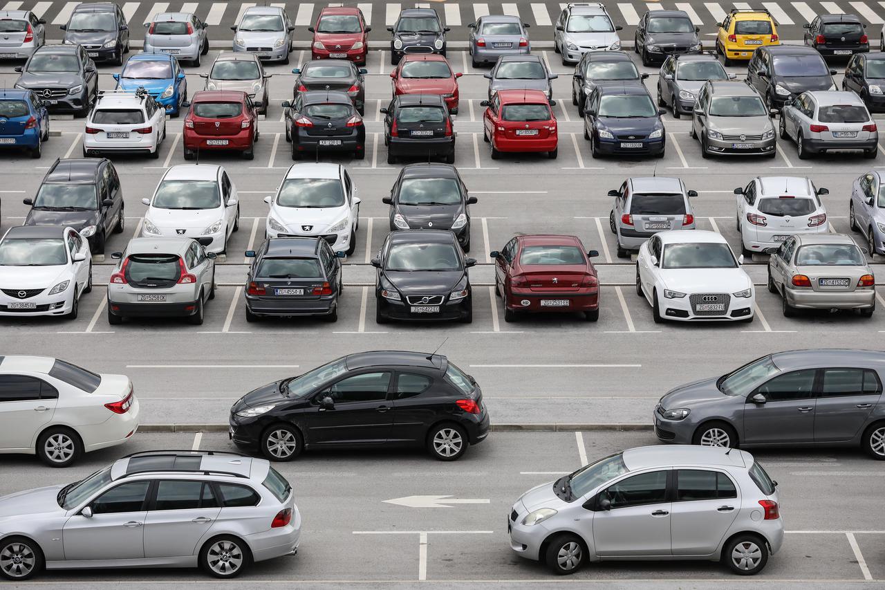 Parkiralište automobila u zračnoj luci dr. Franjo Tuđman