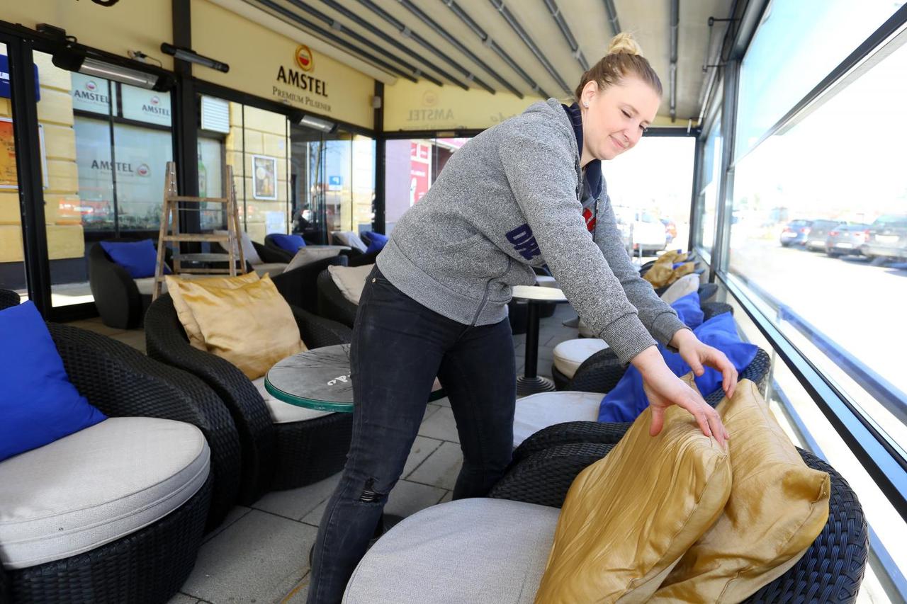 Karlovački ugostitelji pripremaju terase kafića za otvaranje koje je najavljeno za 1. ožujka