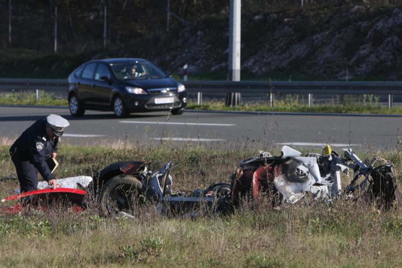 sletio s ceste, policija