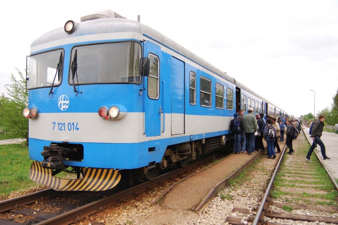'VARAZDIN/MEDJIMURJE- 26.10.09., Cakovec, Hrvatska- Vandali nabacali Andrijine krizeve po prugi kod Novog Sela Rok, na koje je naletio vlak. ILUSTRACIJA. Photo: Vjeran Zganec-Rogulja/VLM'