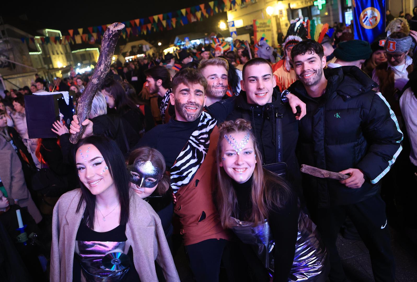 Ugostitelji će, stoga, raditi duže, odnosno petkom (9. veljače), subotom (3. i 10. veljače) te zadnji dan Fašnika, na pokladni utorak, odobreno im je radno vrijeme do četiri sata iza ponoći, a nedjeljom (4. i 11. veljače) do dva sata iza ponoći.