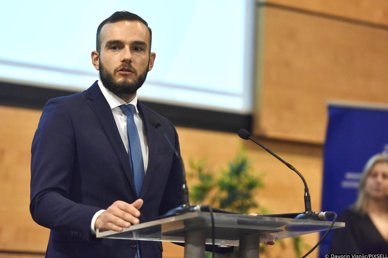 Zagreb: Aladrović uručio ugovore za razvoj novih tehnologija i poslovnih procesa 