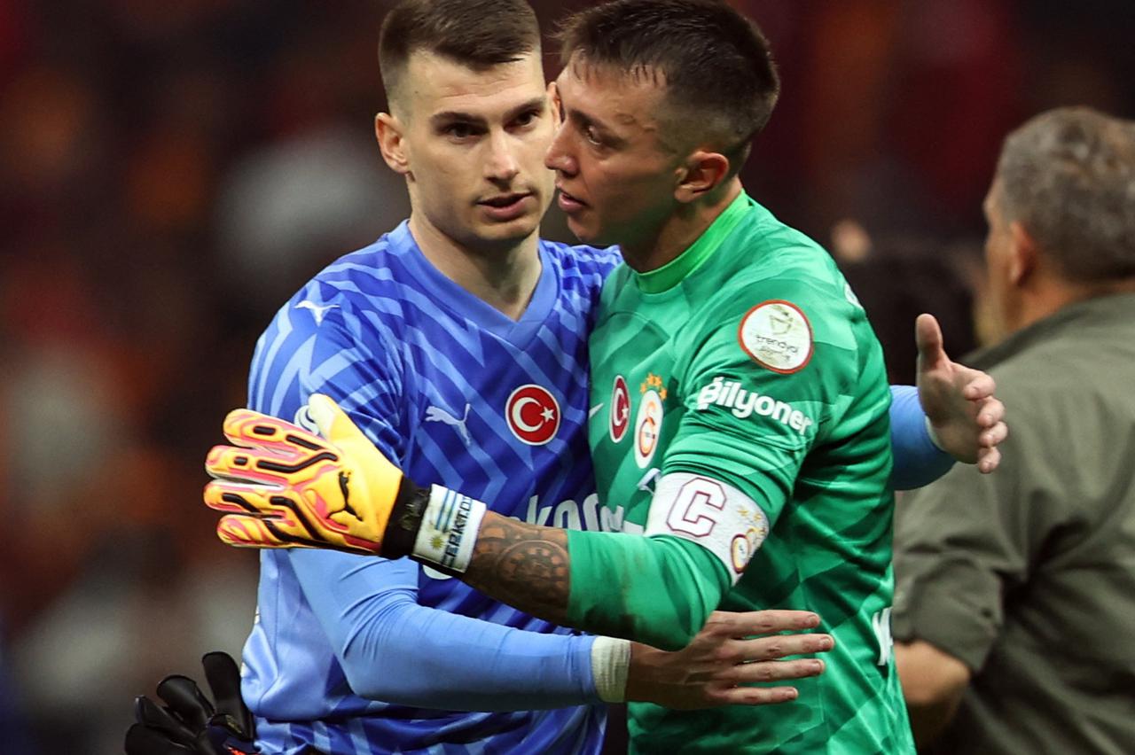 Super Lig - Galatasaray v Fenerbahce